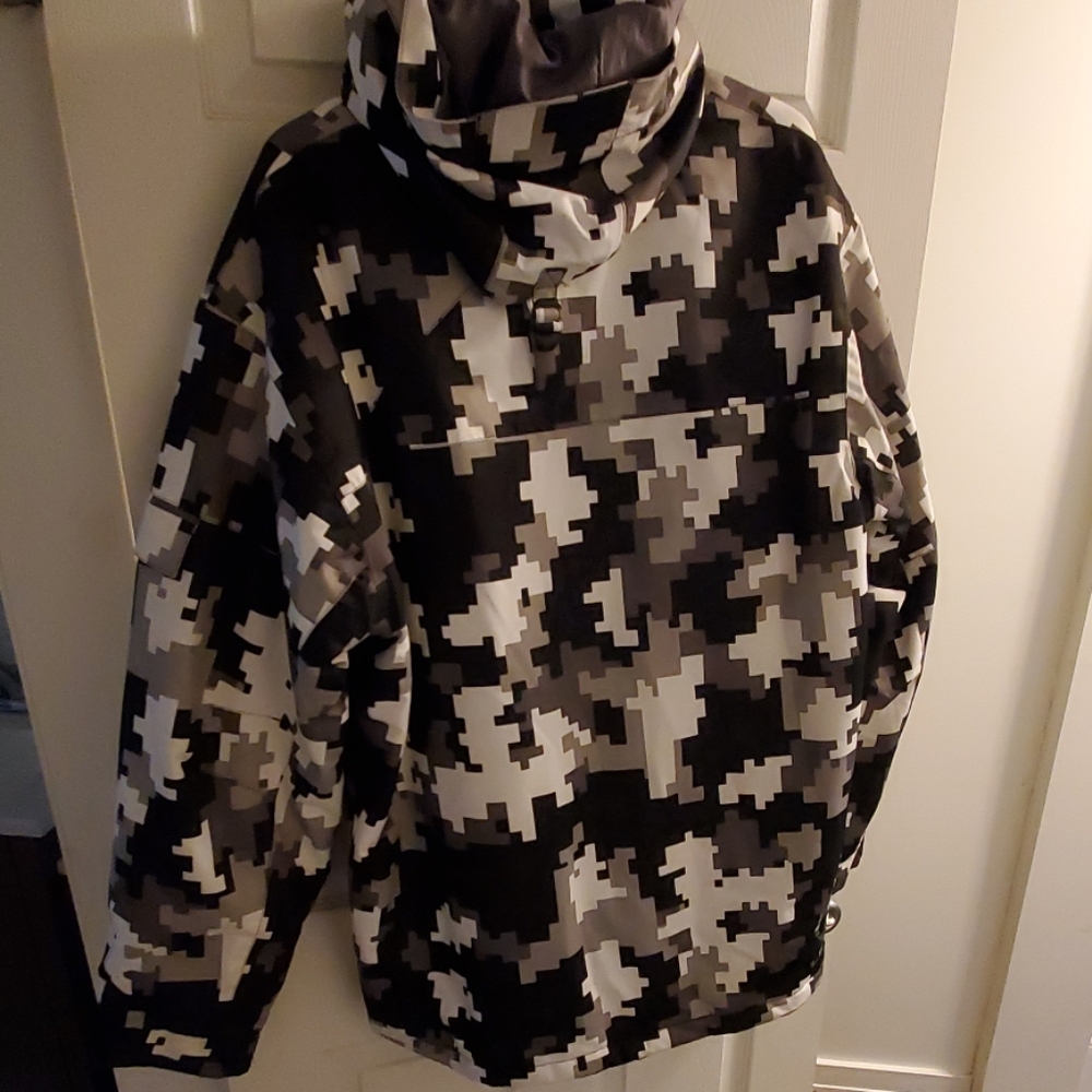 Snowboarding Coat - Picture 4 of 8
